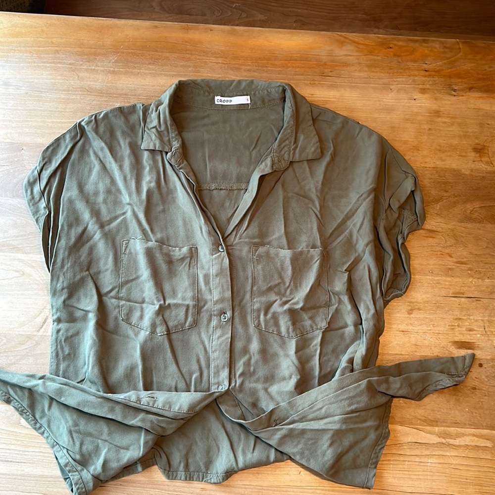 Cropp shoulder sleeve button up blouse